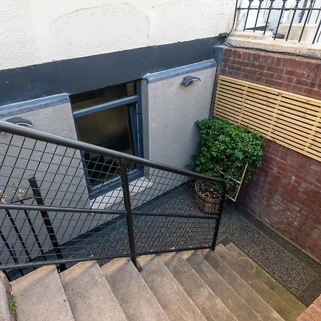 Contemporary City Centre With Private Patio Appartement