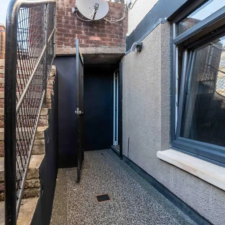 Contemporary City Centre With Private Patio