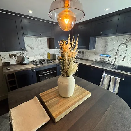 Contemporary City Centre With Private Patio Apartment Bristol