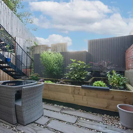 דירה Contemporary City Centre With Private Patio *